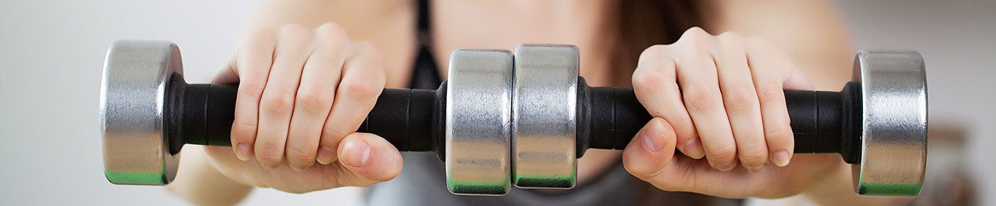 Allenamento della forza per le donne a casa e in palestra